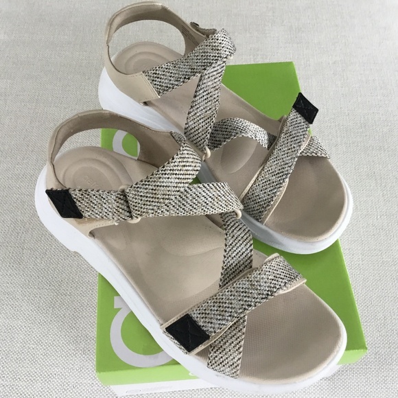 Sandals - Picture 2 of 4